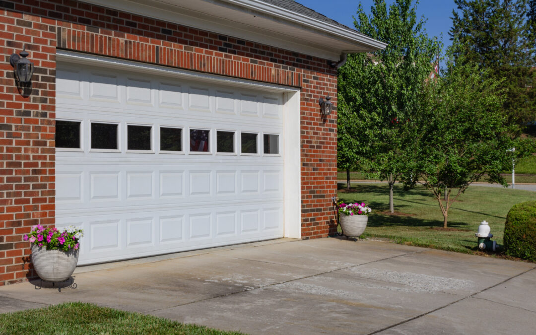 8 Factors To Consider When Purchasing A New Garage Door